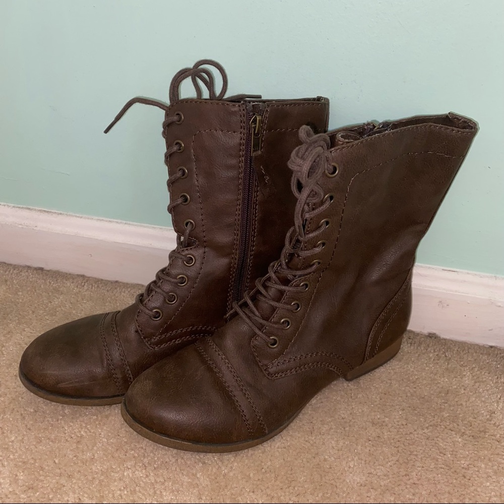 Brown Combat Boots / Lace Up Boots